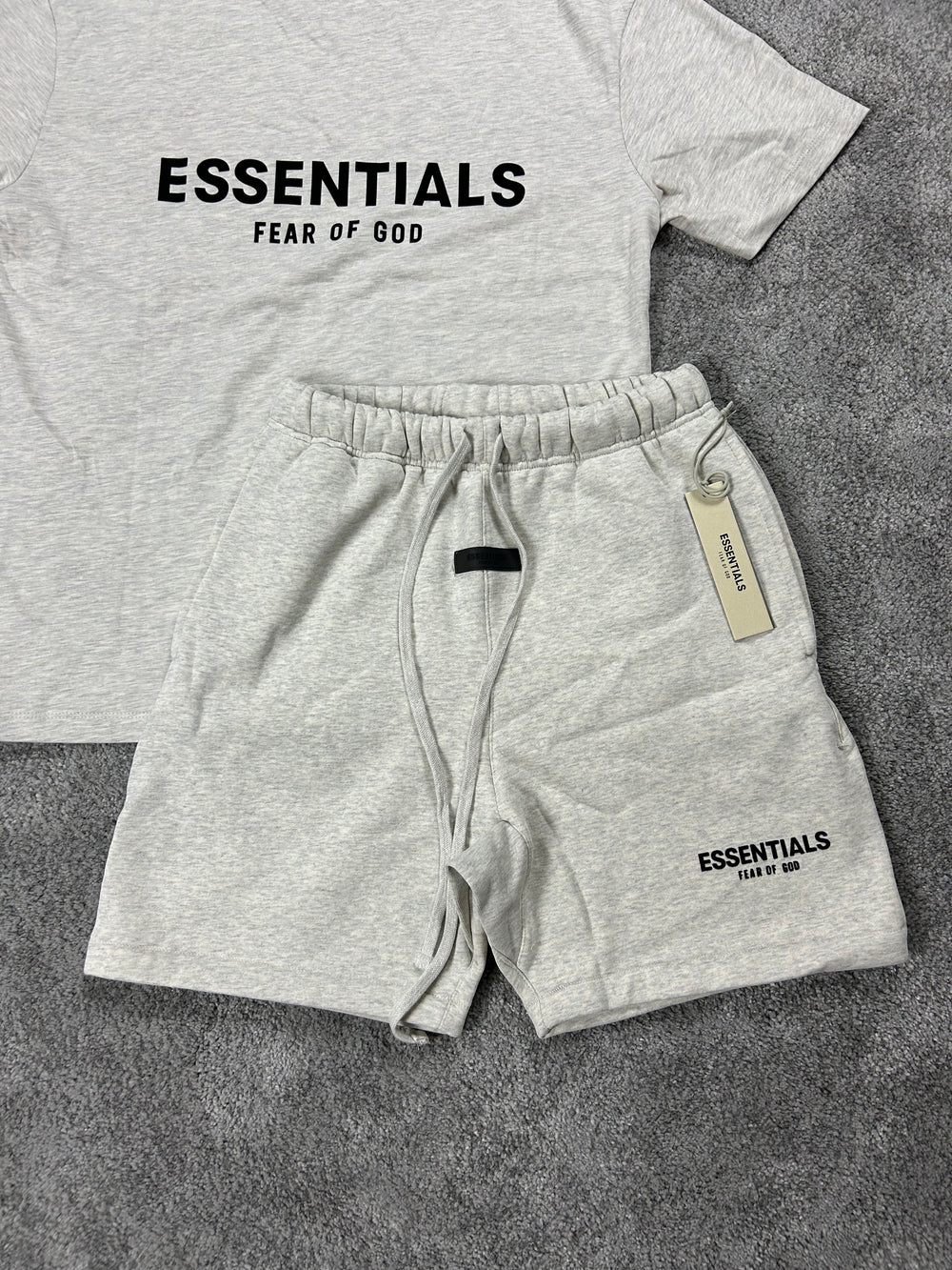 ESSENTIALS FEAR OF GOD MEN’S LIGHT AVEINE SET