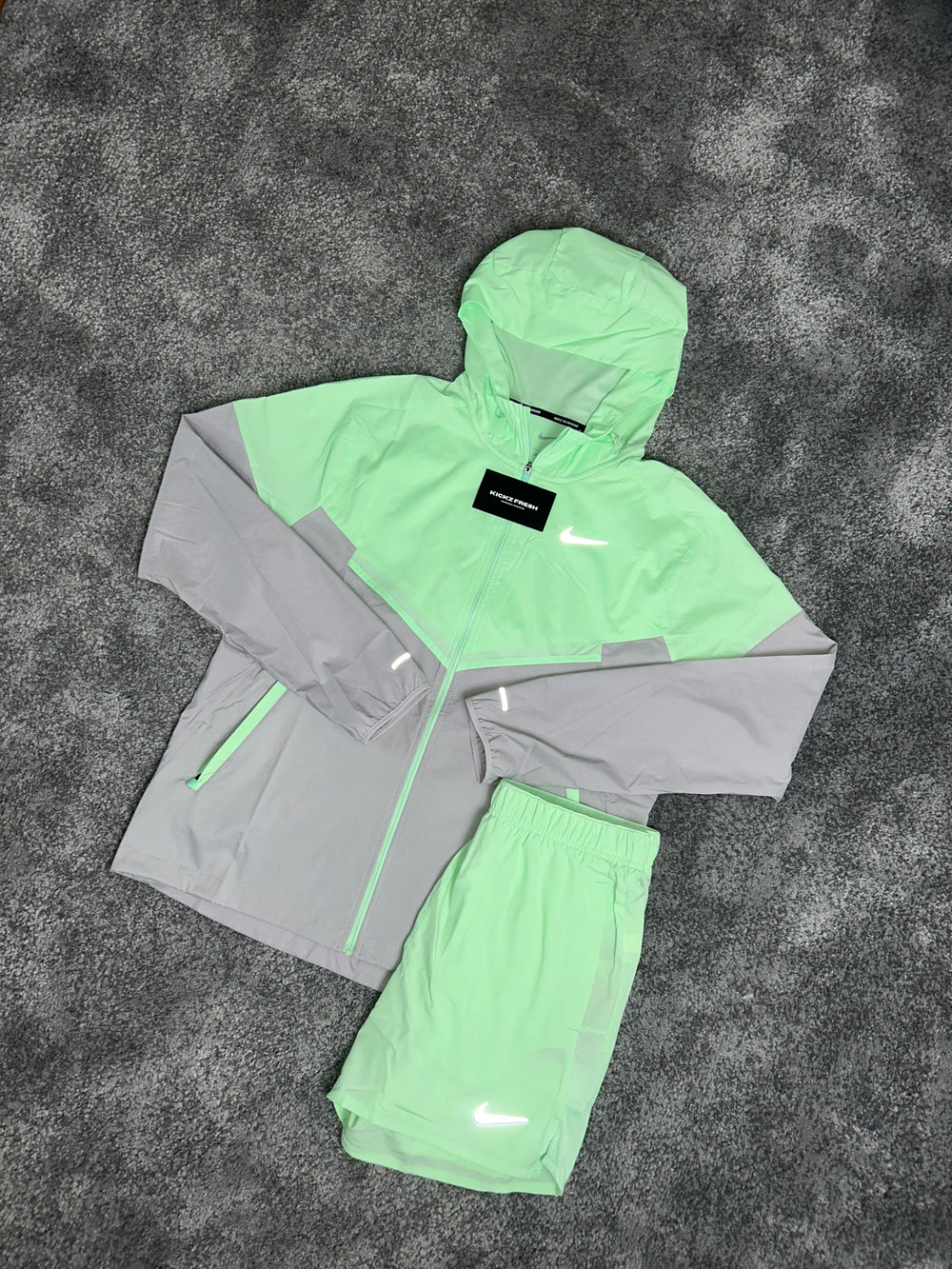 NIKE REPEL WINDRUNNER MEN’S VAPOR MINT GREEN SET